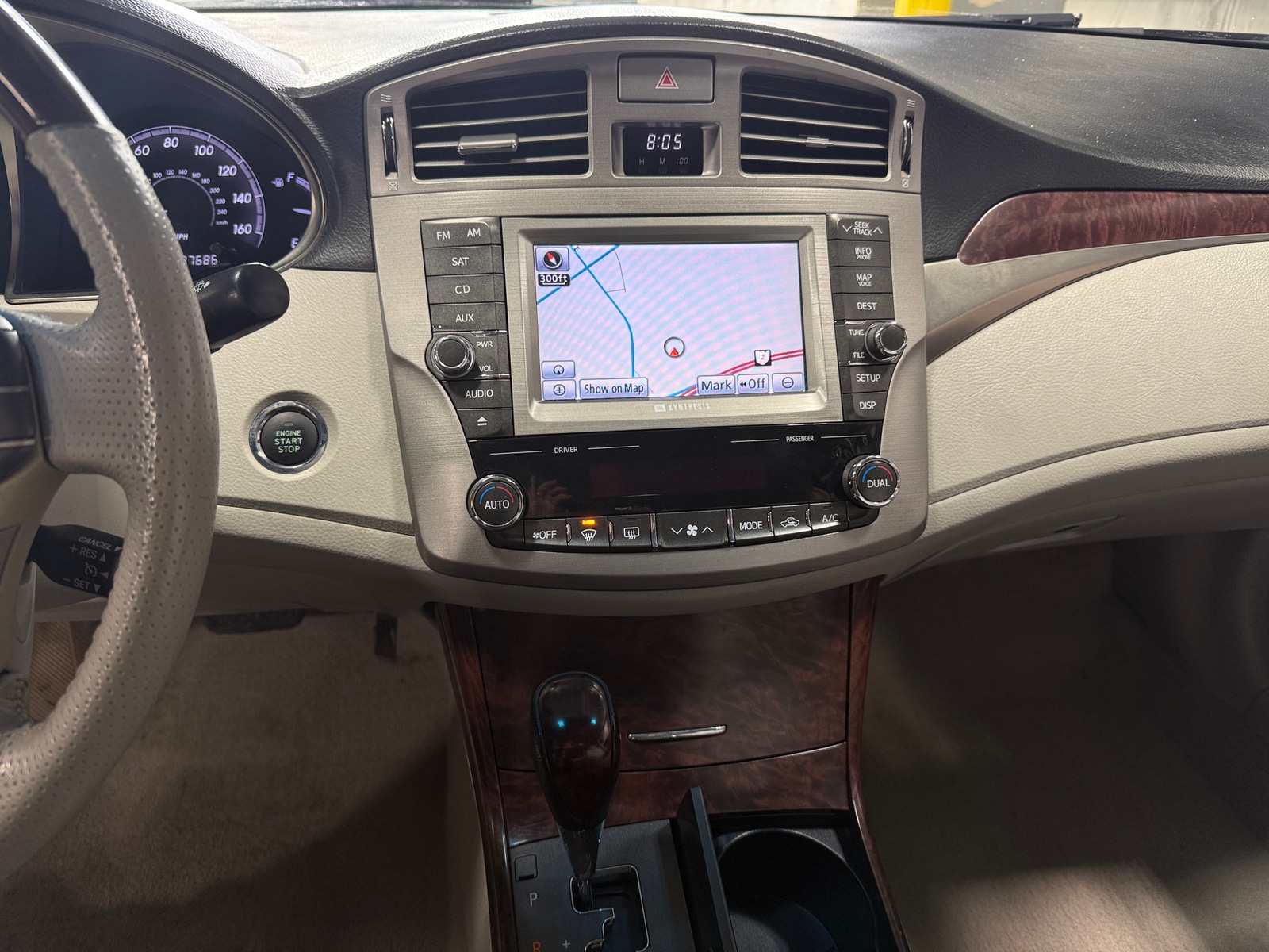 Thumbnail: 2011 Toyota Avalon - 3