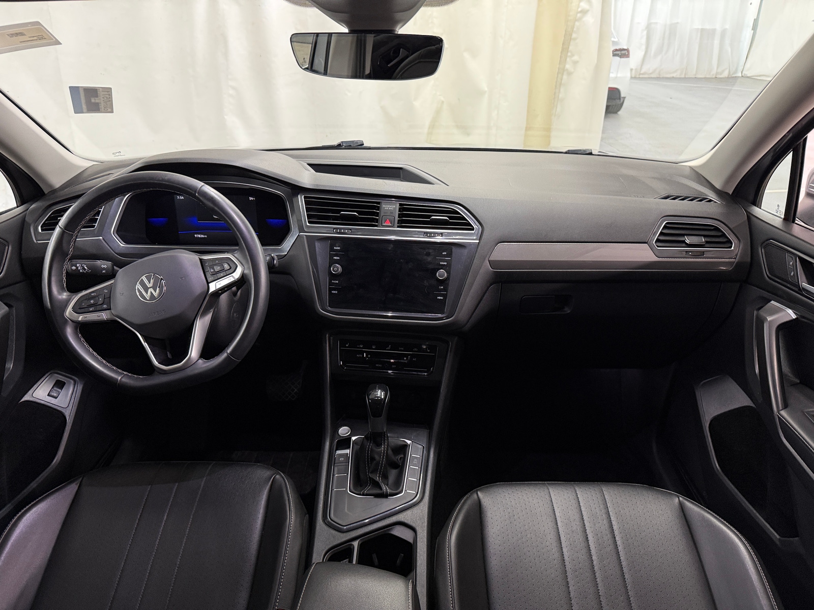Thumbnail: 2022 Volkswagen Tiguan - 2