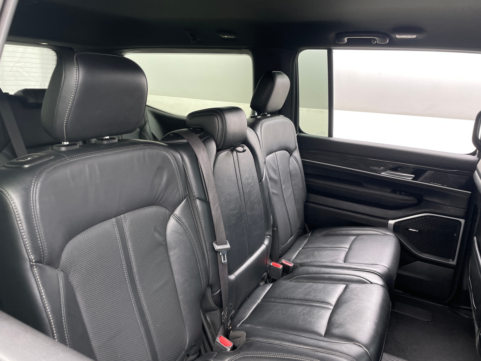 Thumbnail: 2022 Jeep Wagoneer - 5