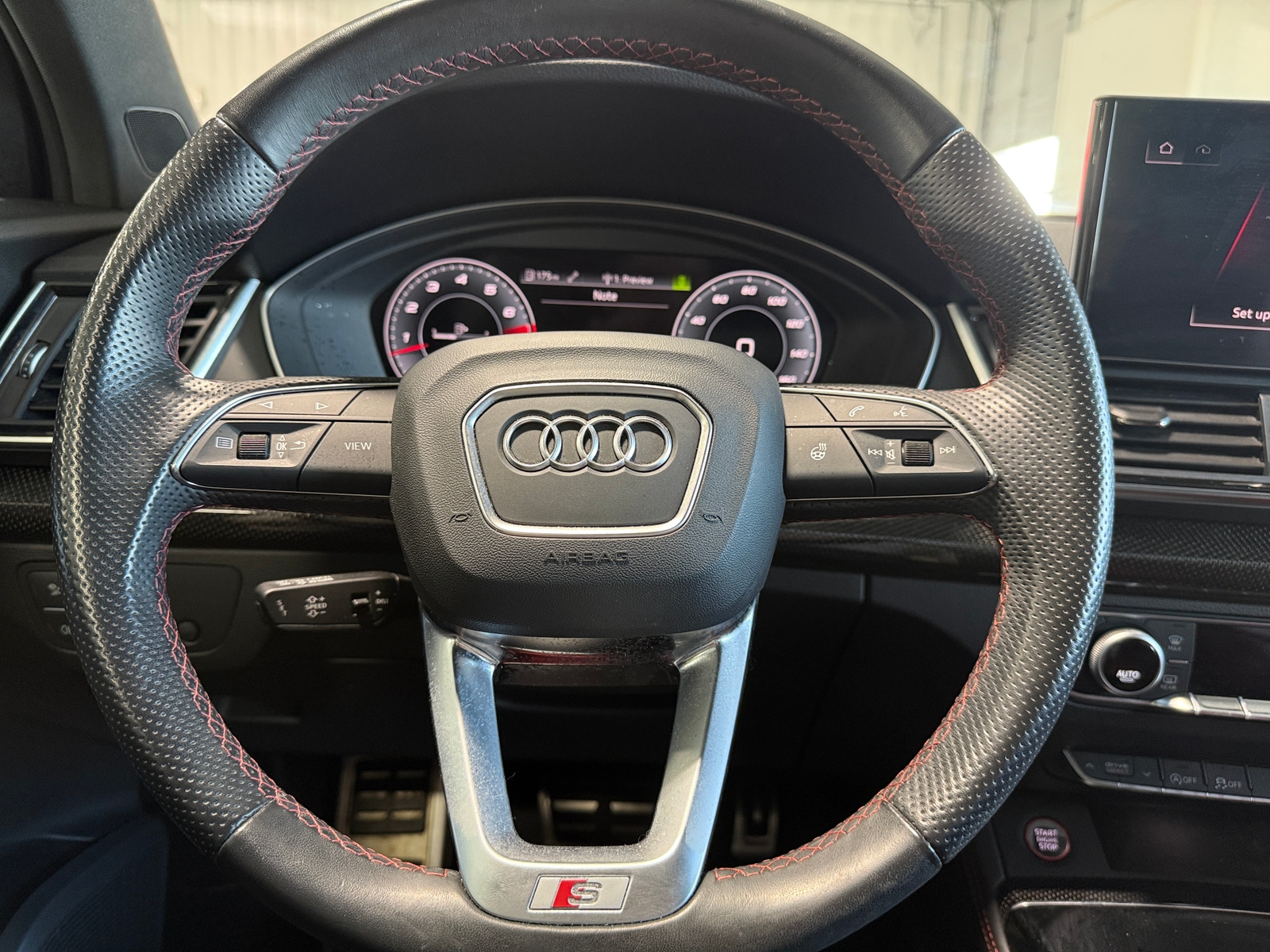 Thumbnail: 2023 Audi SQ5 - 4