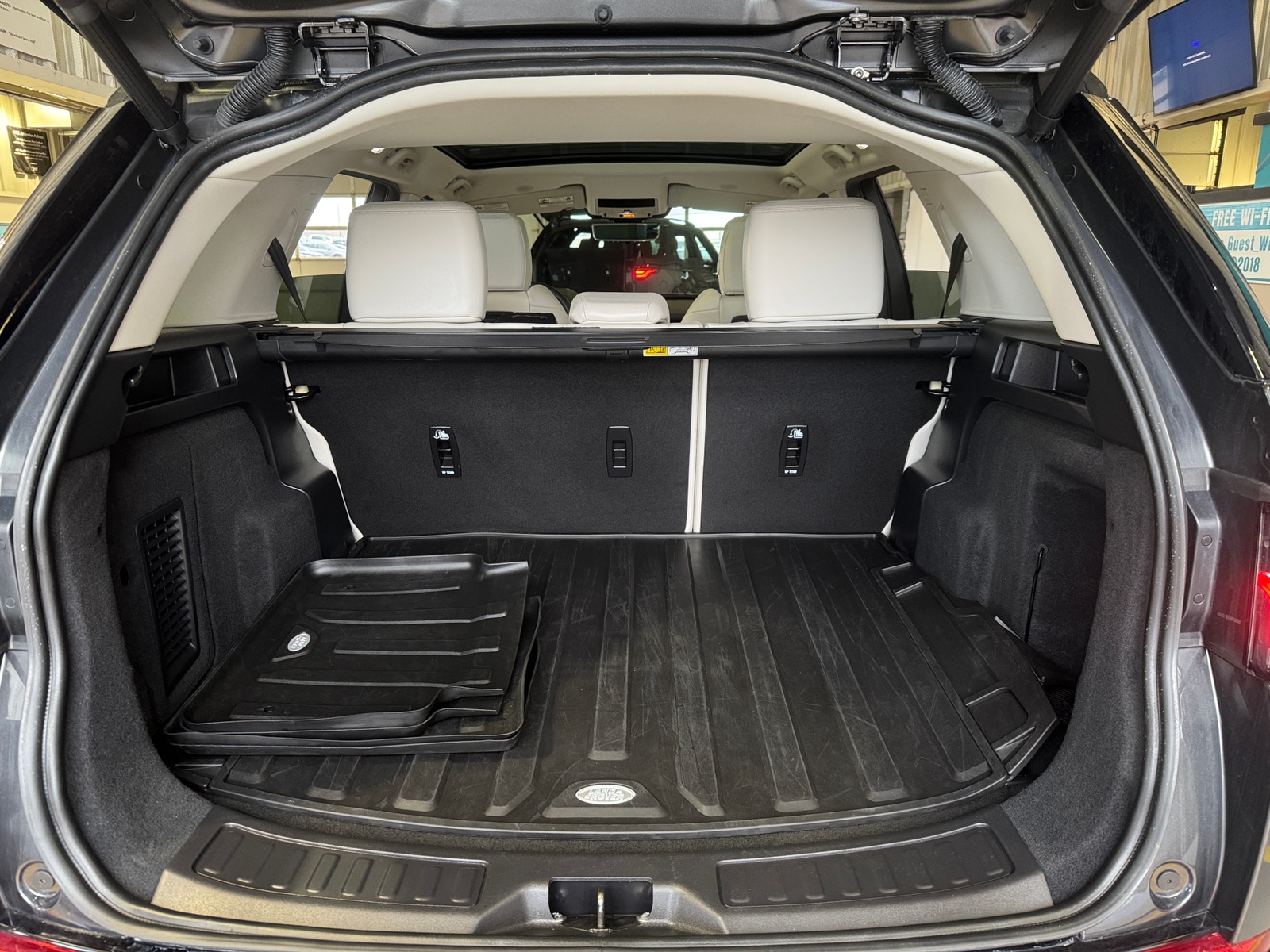 Thumbnail: 2025 Land Rover Discovery Sport - 6