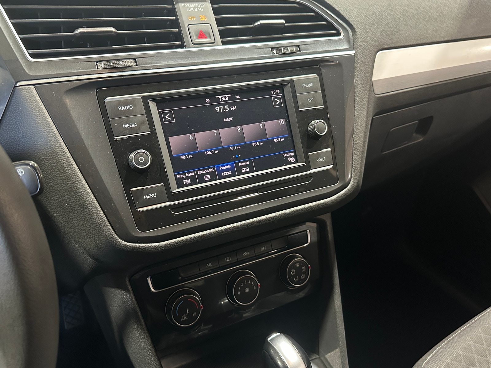 Thumbnail: 2021 Volkswagen Tiguan - 4