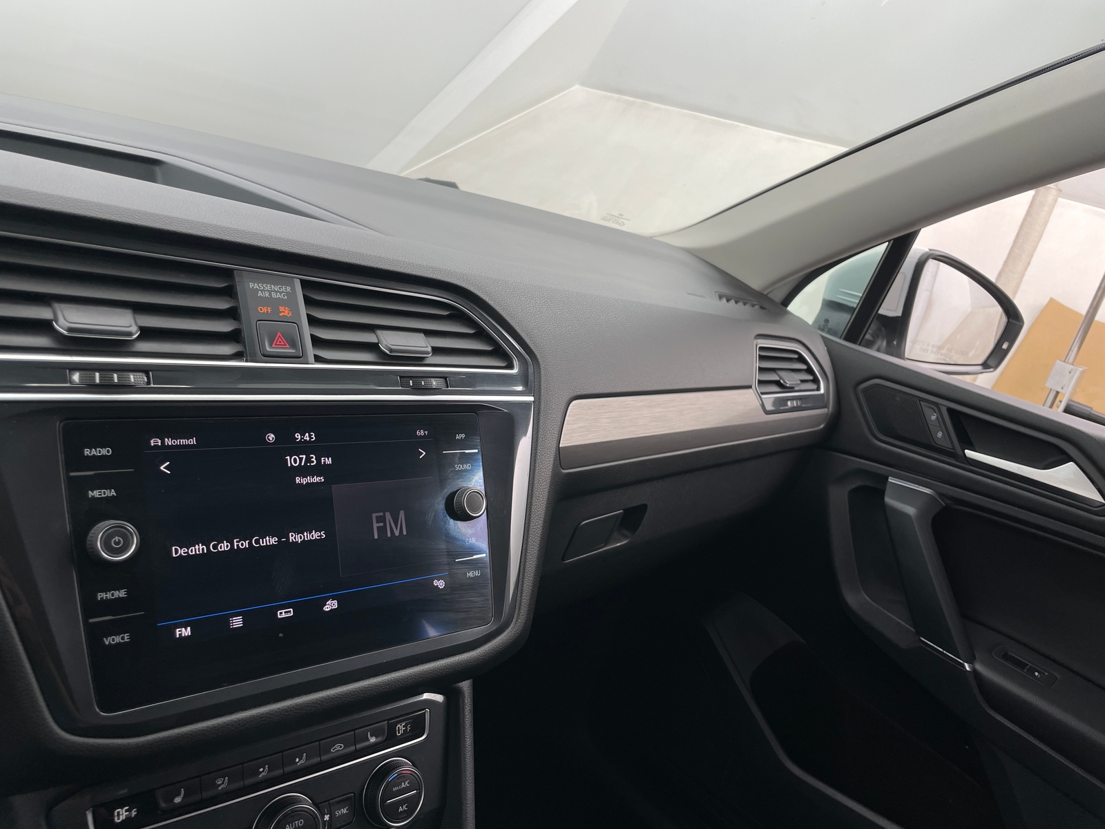 Thumbnail: 2020 Volkswagen Tiguan - 3