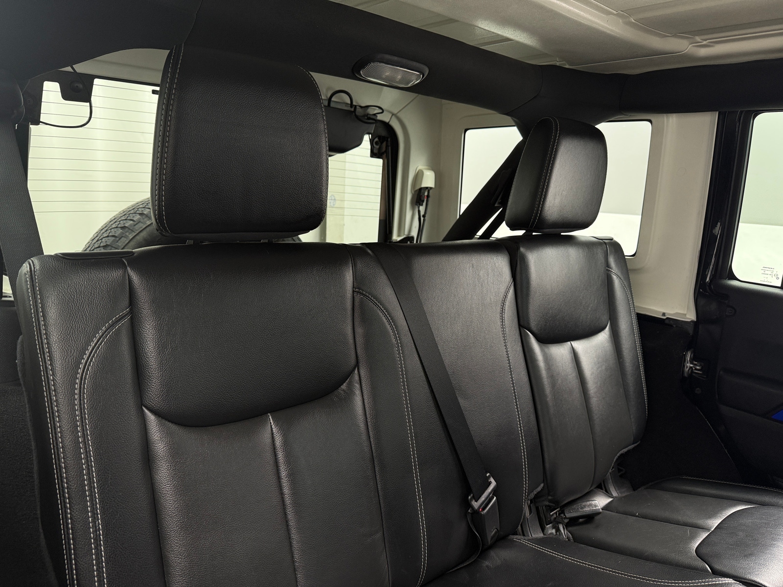 Thumbnail: 2016 Jeep Wrangler - 6