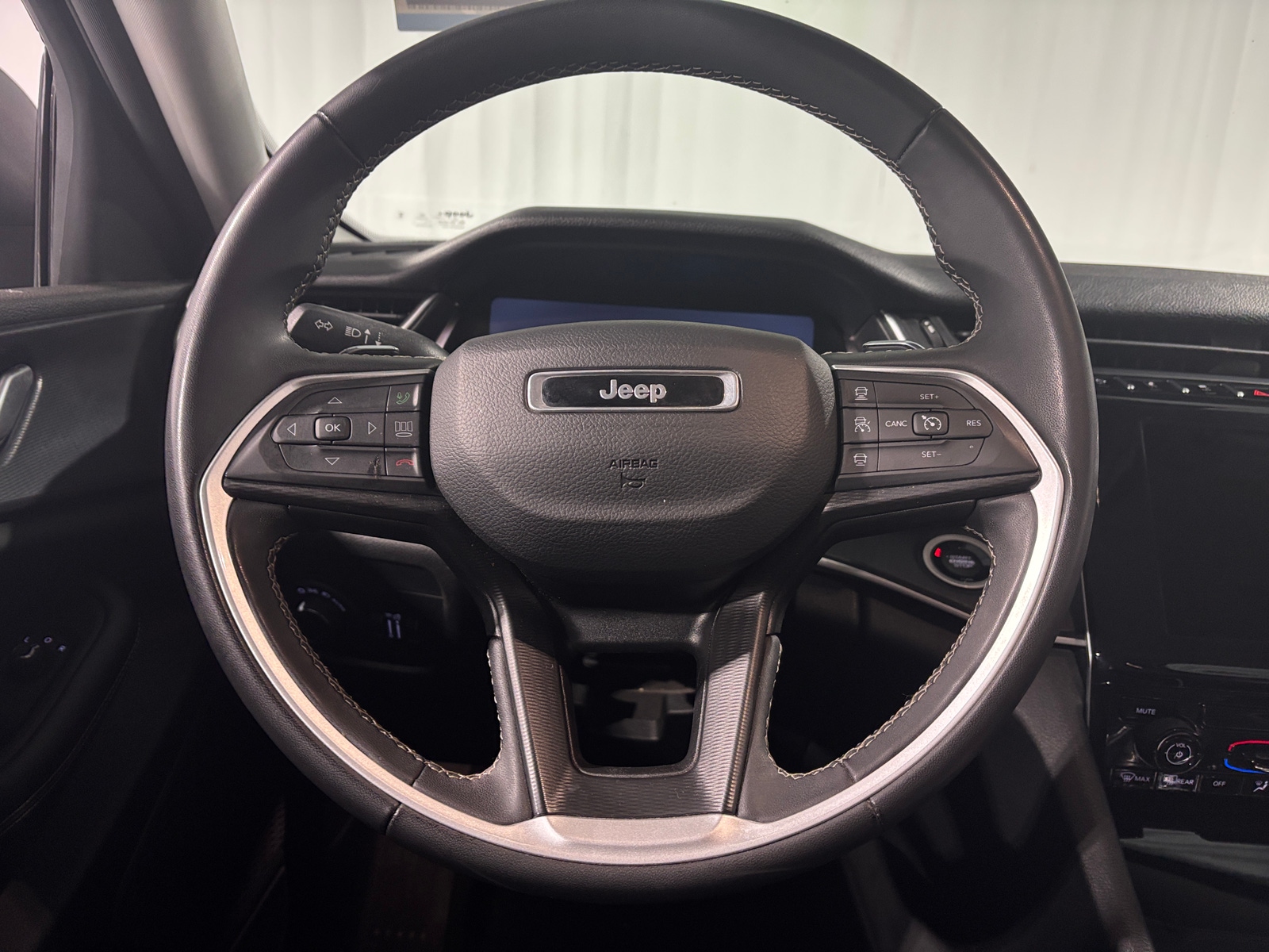 Thumbnail: 2024 Jeep Grand Cherokee - 5