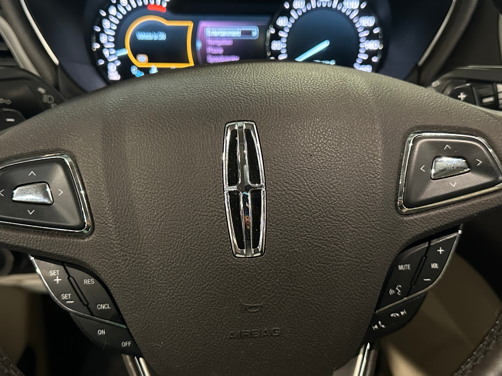 Thumbnail: 2017 Lincoln MKC - 4