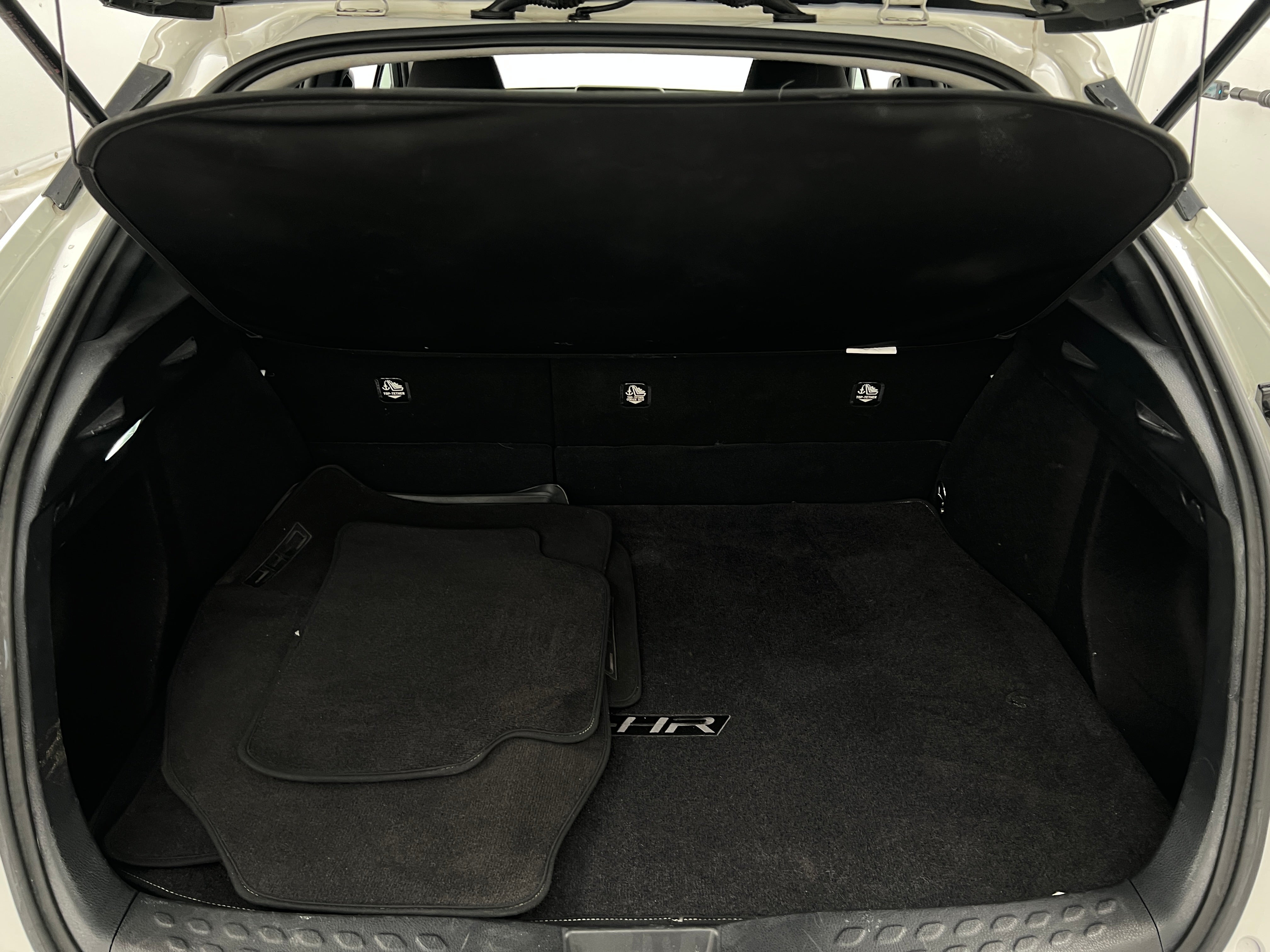 2021 Toyota C-HR LE - Photo 8