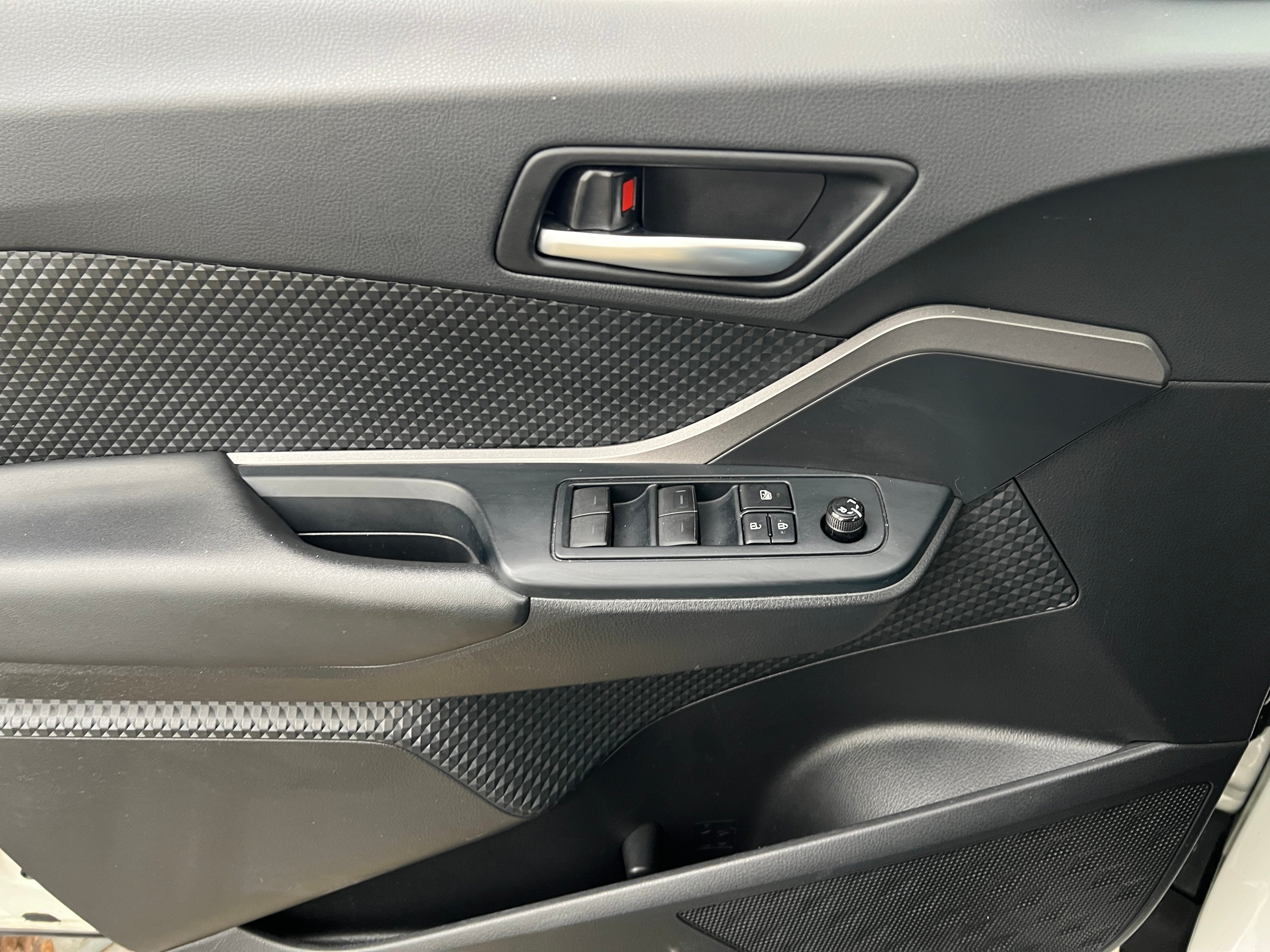 2021 Toyota C-HR LE - Photo 9