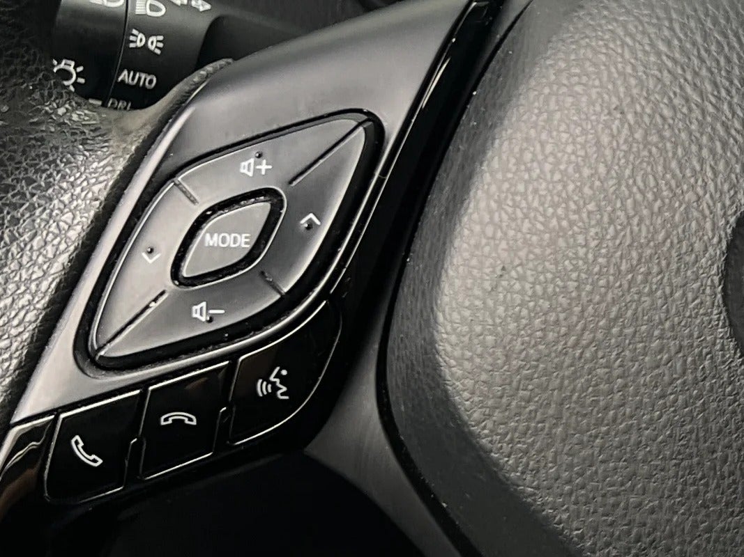 2021 Toyota C-HR LE - Photo 15
