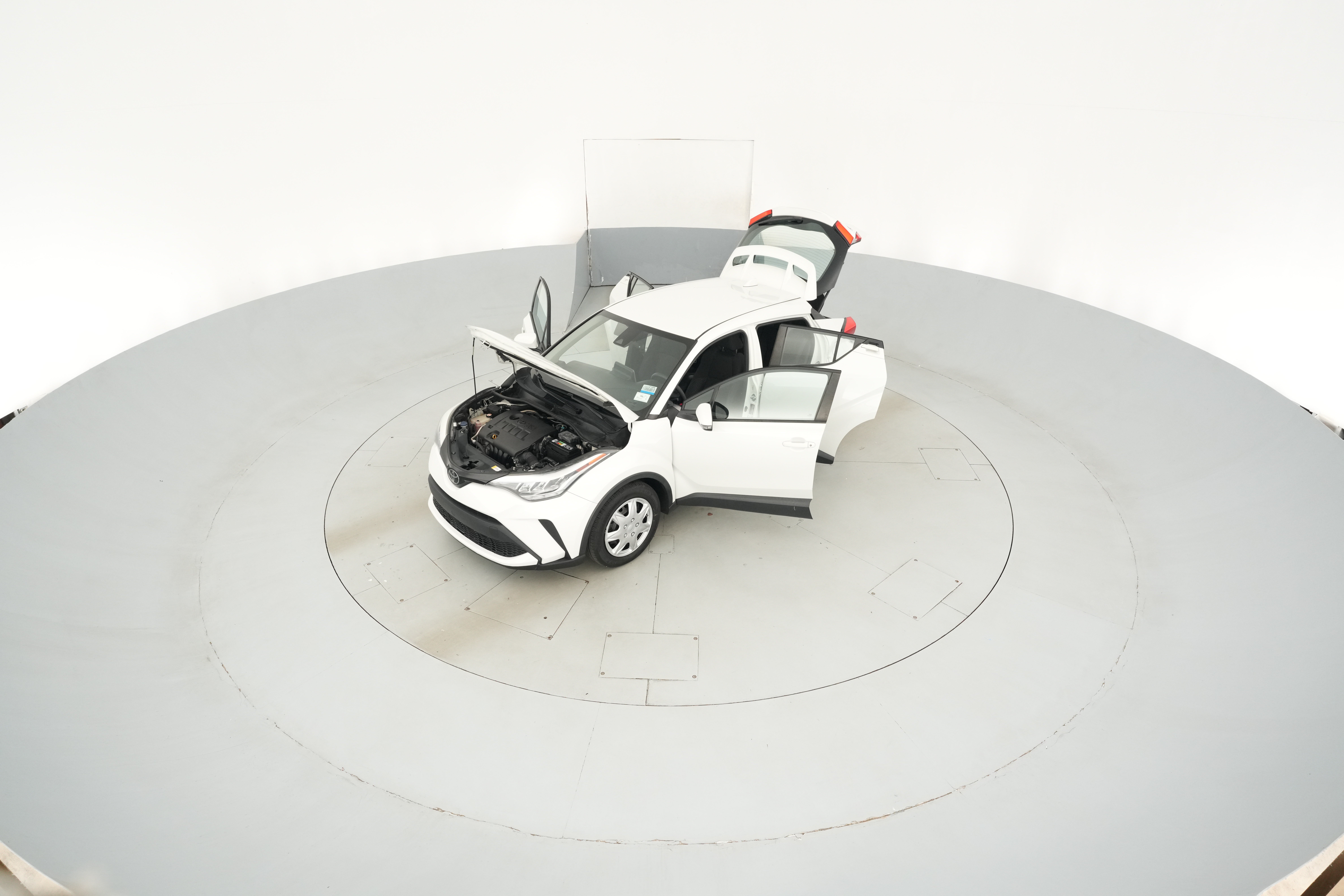 2021 Toyota C-HR LE - Photo 38