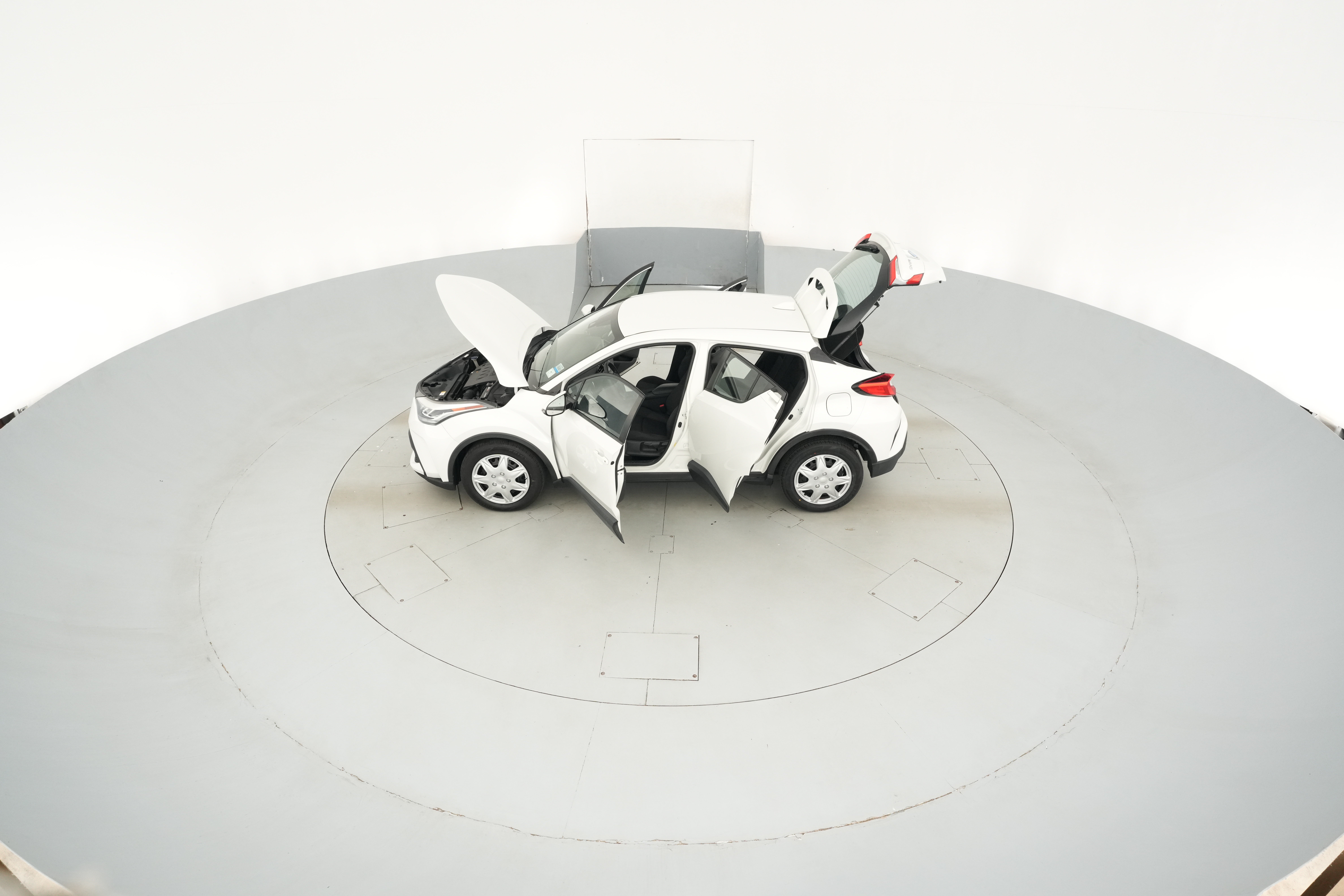 2021 Toyota C-HR LE - Photo 40