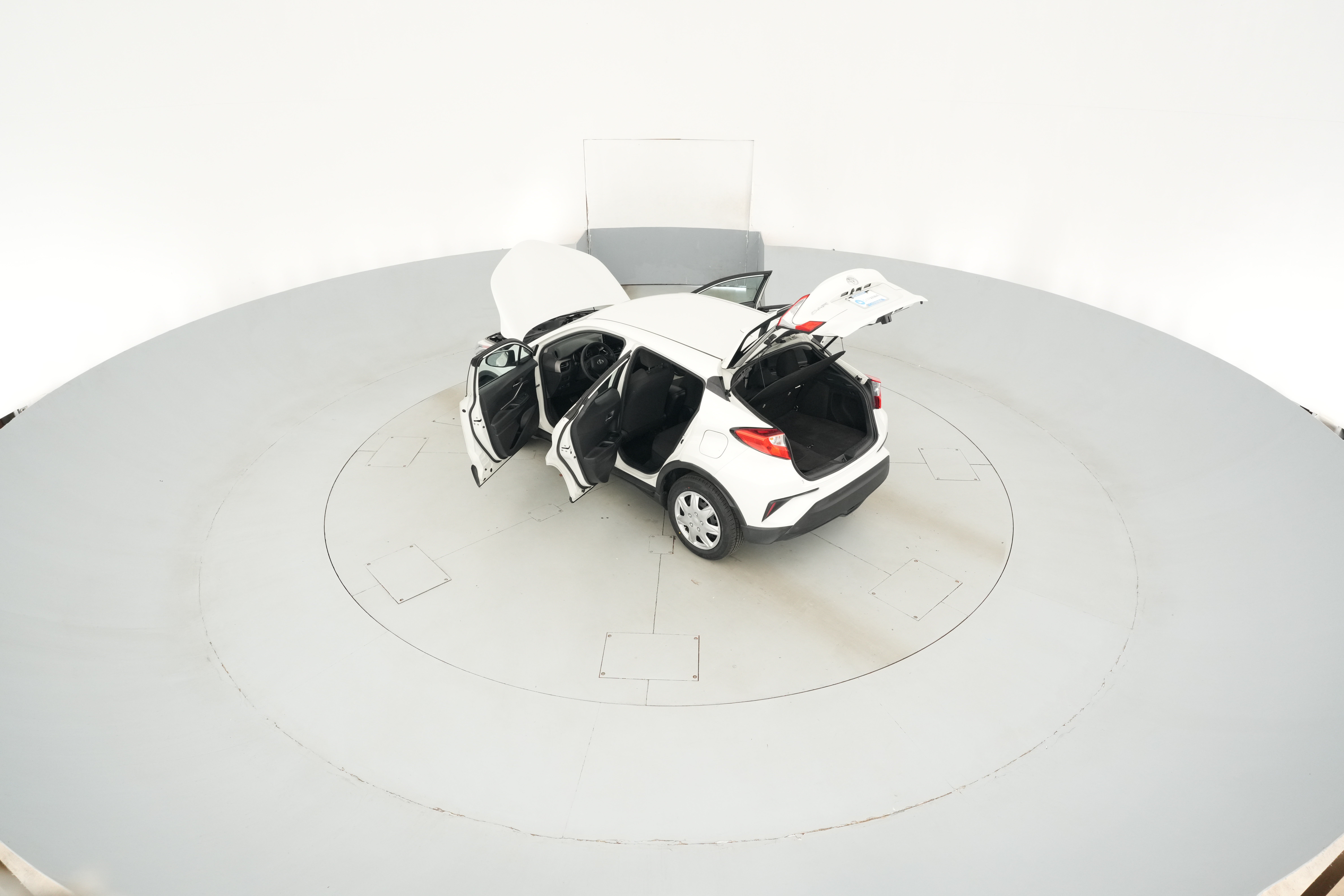 2021 Toyota C-HR LE - Photo 42