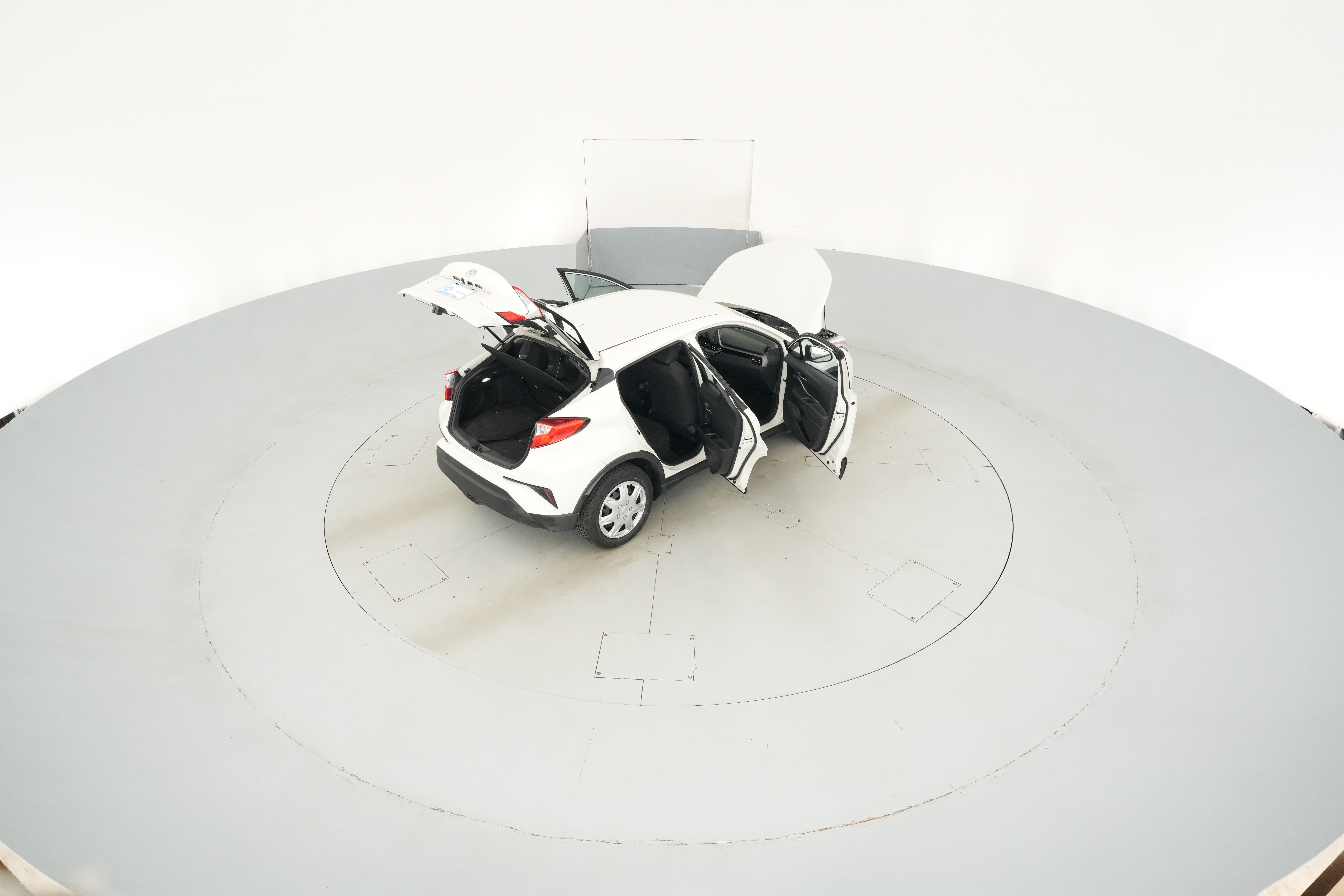 2021 Toyota C-HR LE - Photo 46