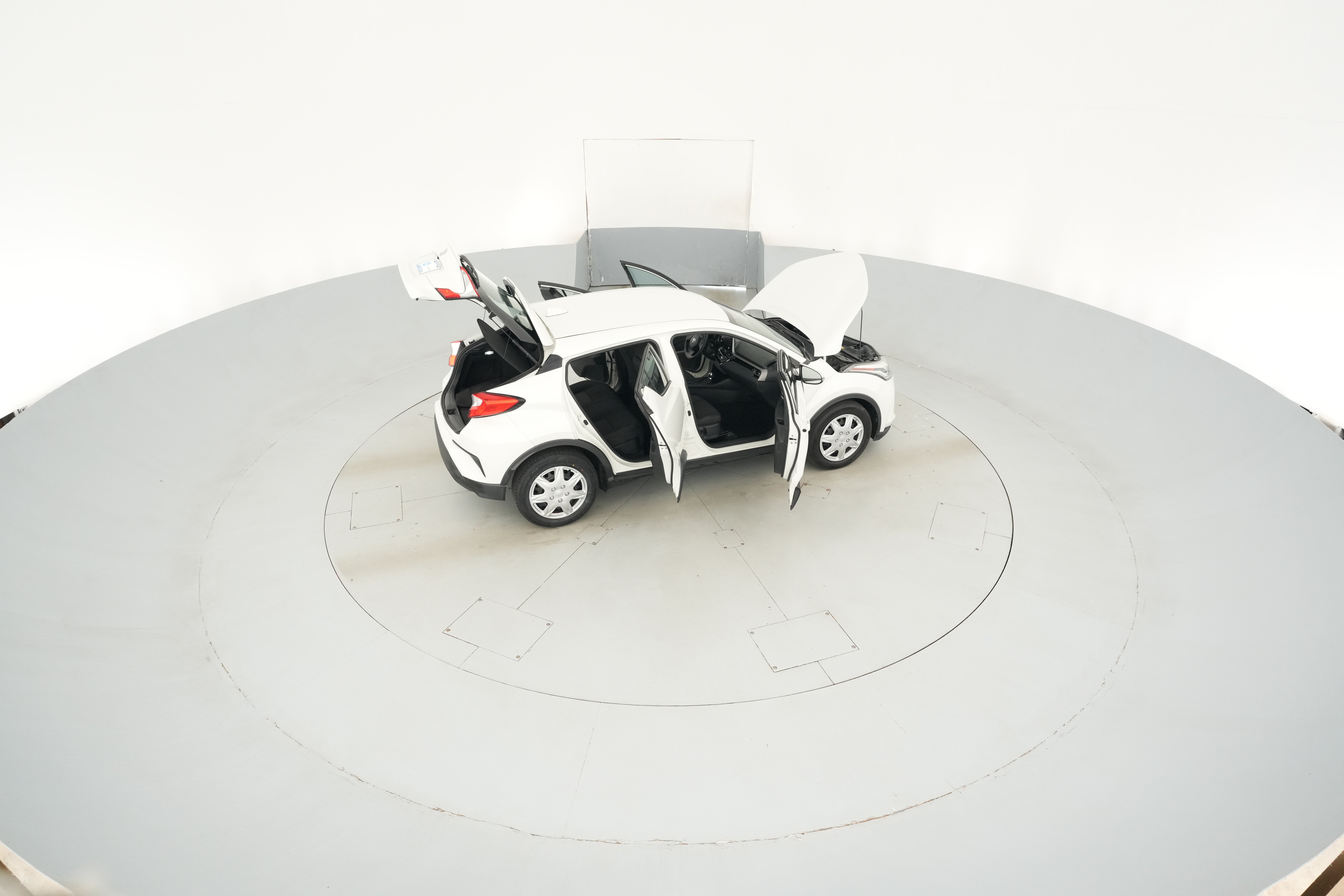 2021 Toyota C-HR LE - Photo 47
