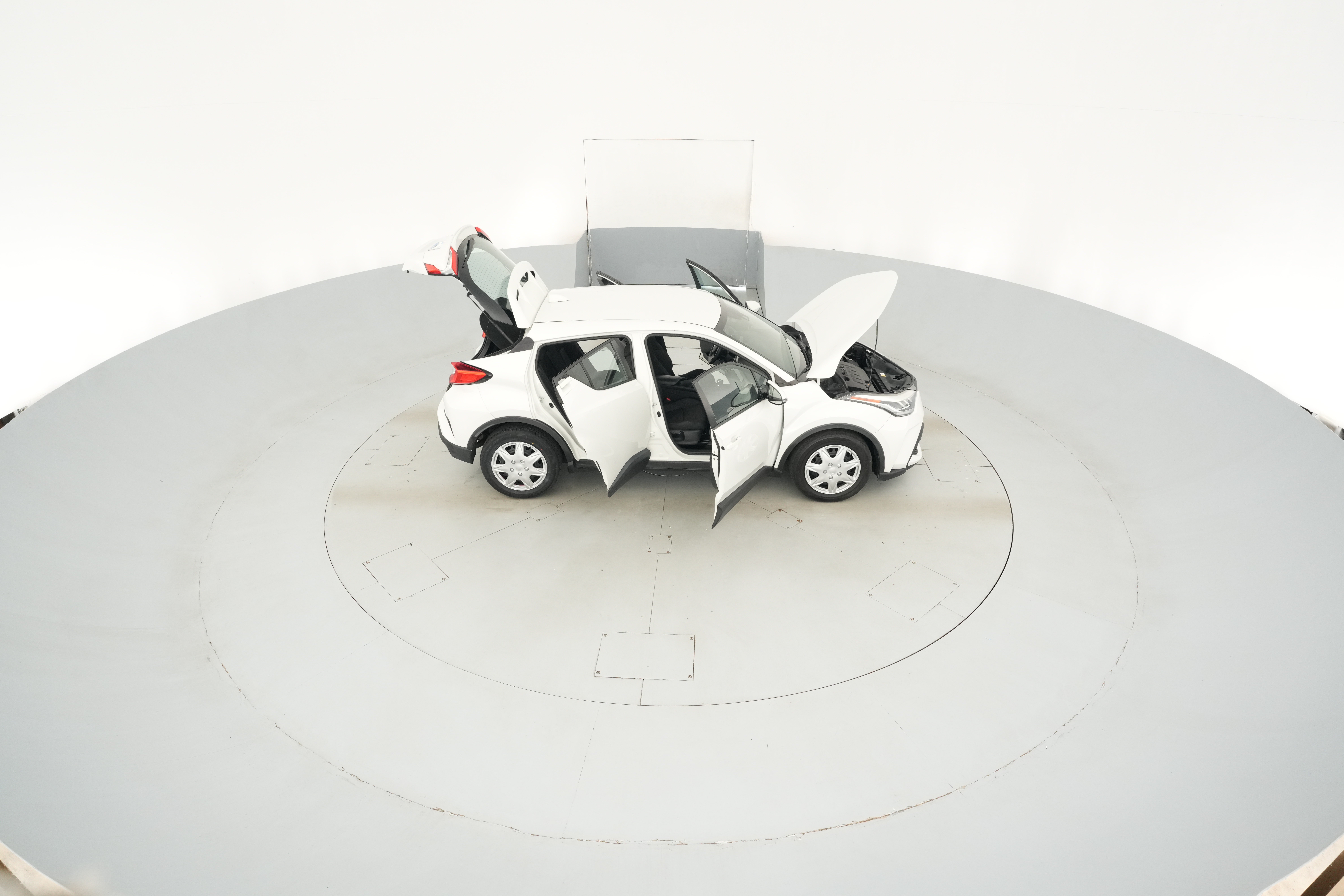 2021 Toyota C-HR LE - Photo 48
