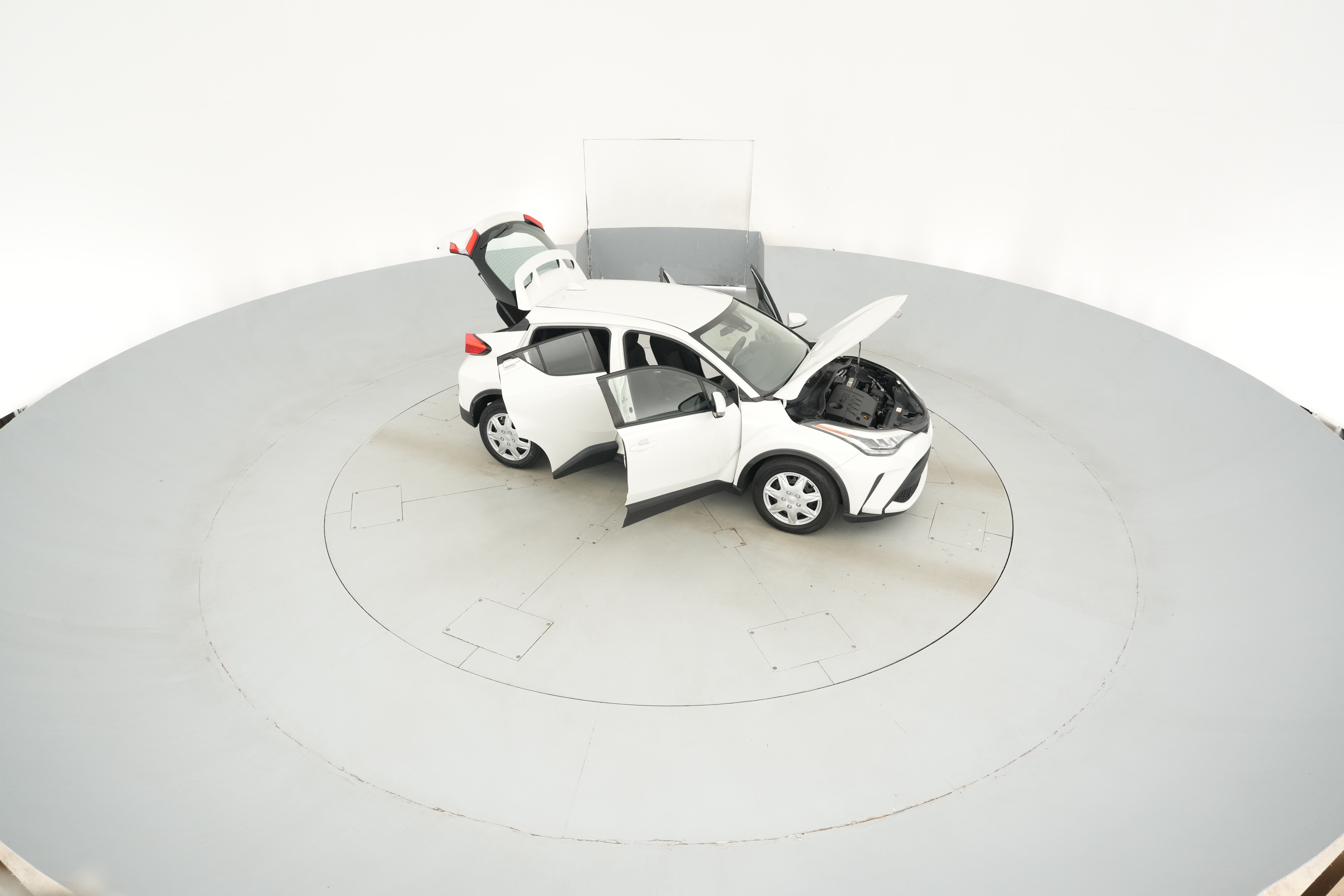 2021 Toyota C-HR LE - Photo 49