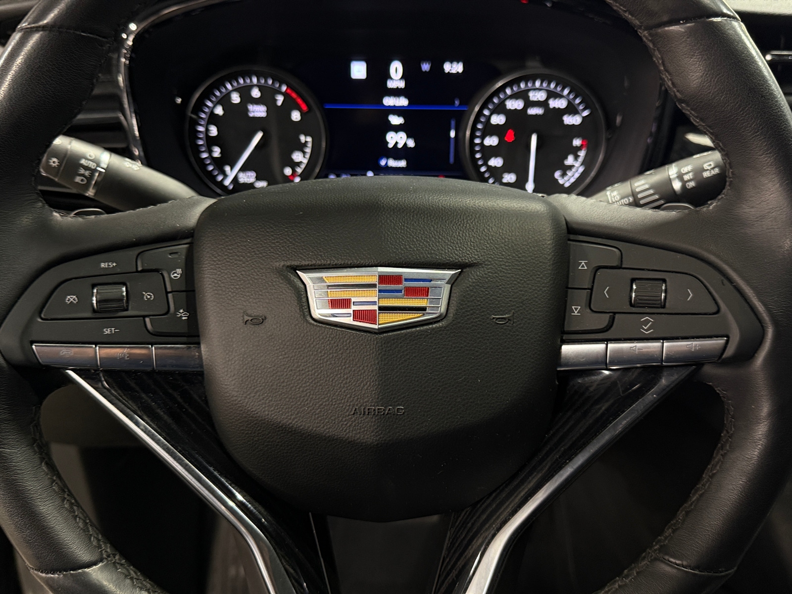 Thumbnail: 2023 Cadillac XT6 - 4