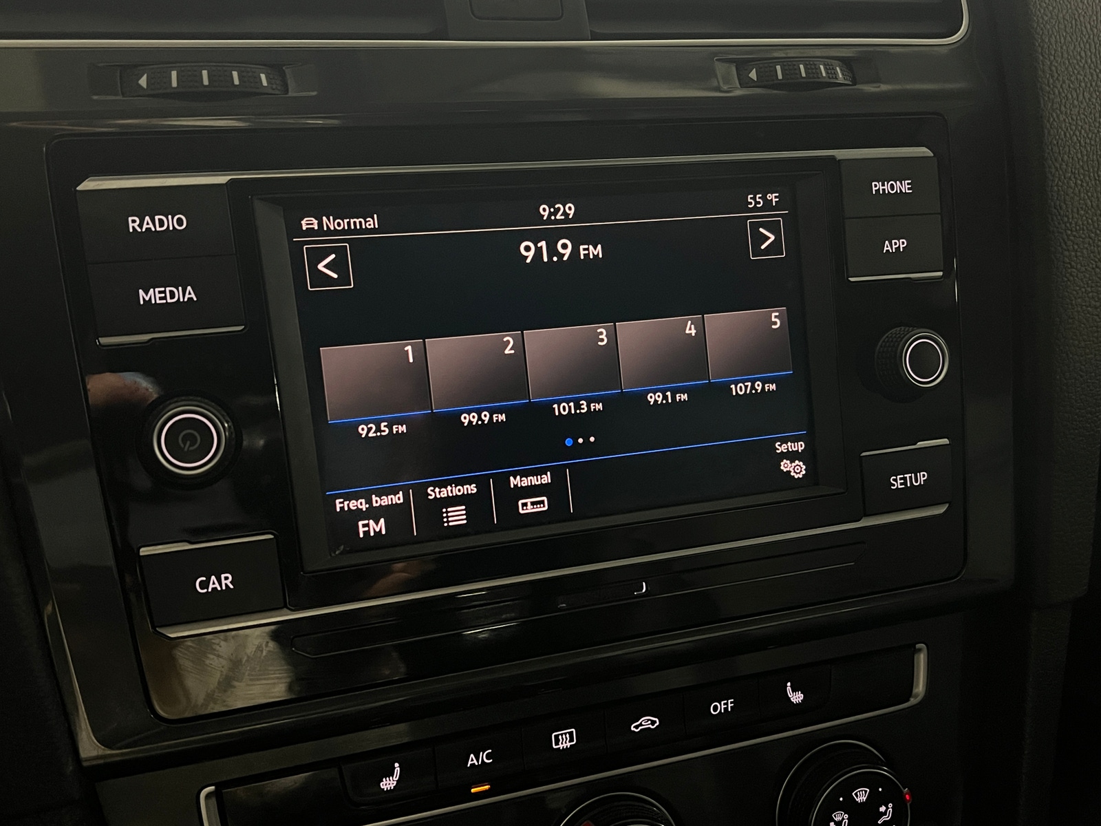 Thumbnail: 2019 Volkswagen Golf - 3