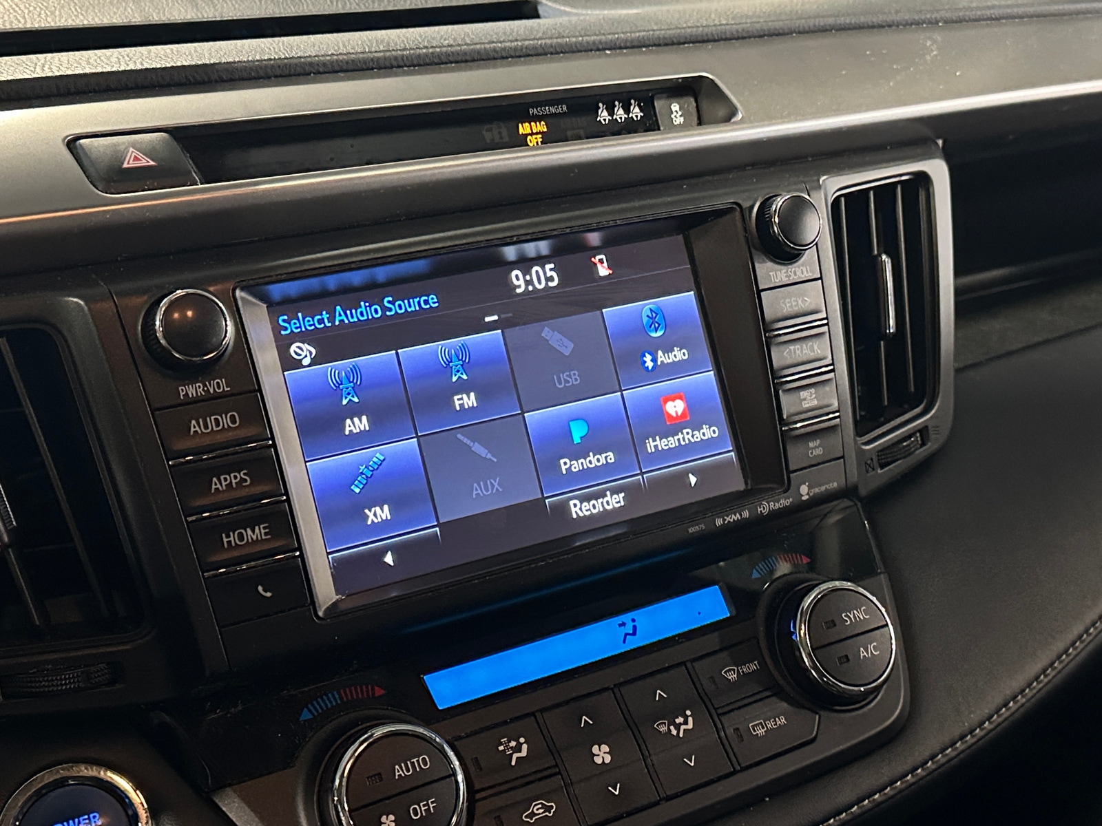 Thumbnail: 2018 Toyota RAV4 - 3