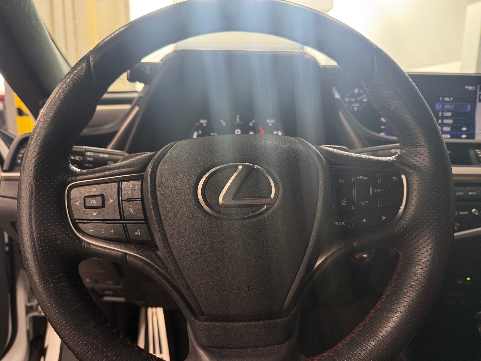 Thumbnail: 2021 Lexus ES - 4