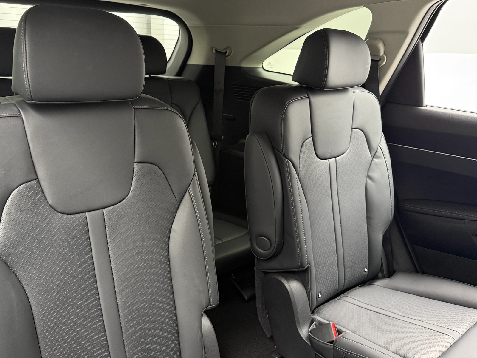 Thumbnail: 2023 Kia Sorento - 5