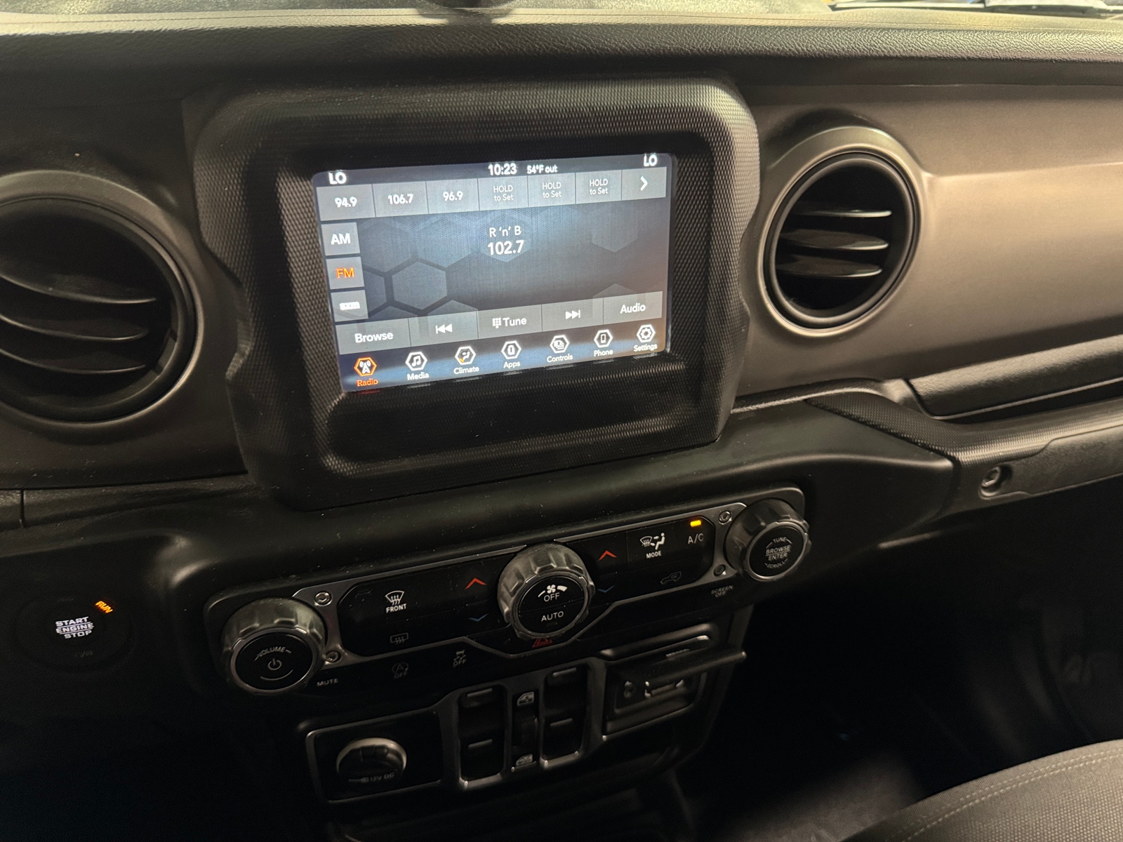 Thumbnail: 2021 Jeep Gladiator - 4