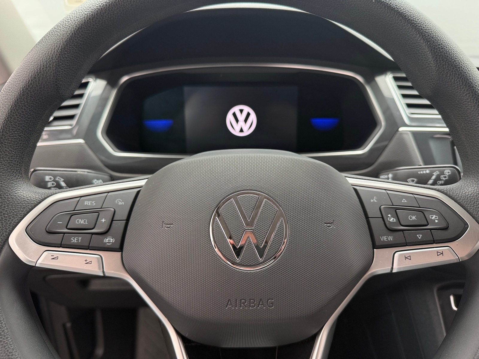 Thumbnail: 2022 Volkswagen Tiguan - 5