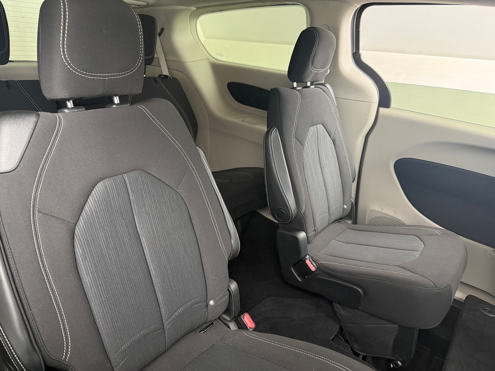 Thumbnail: 2020 Chrysler Voyager - 6