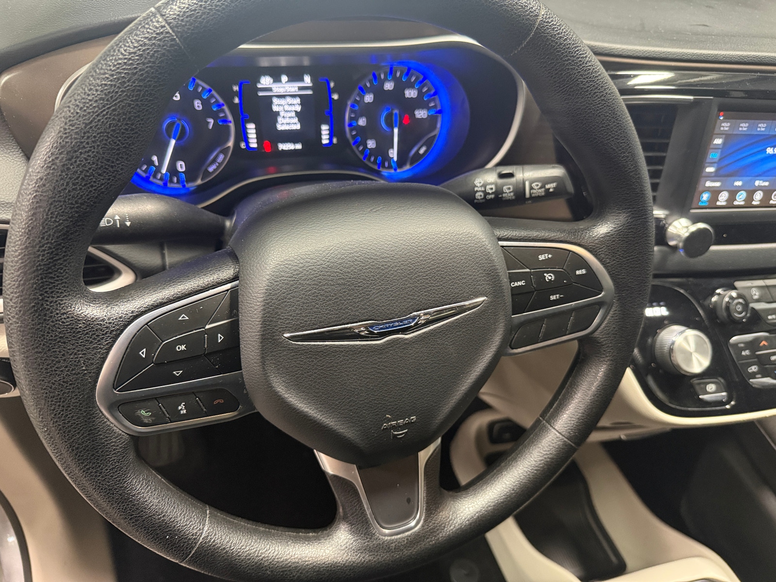 Thumbnail: 2020 Chrysler Voyager - 5