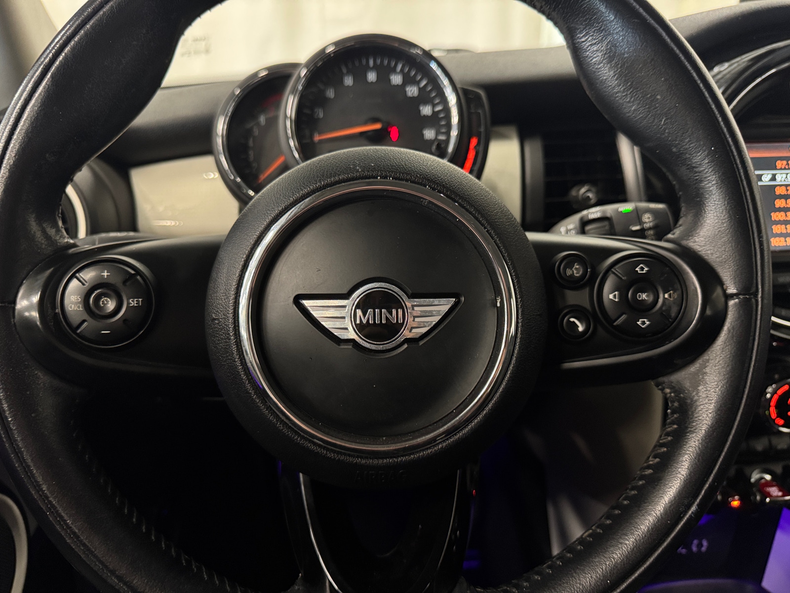 Thumbnail: 2018 MINI Cooper Hardtop - 4