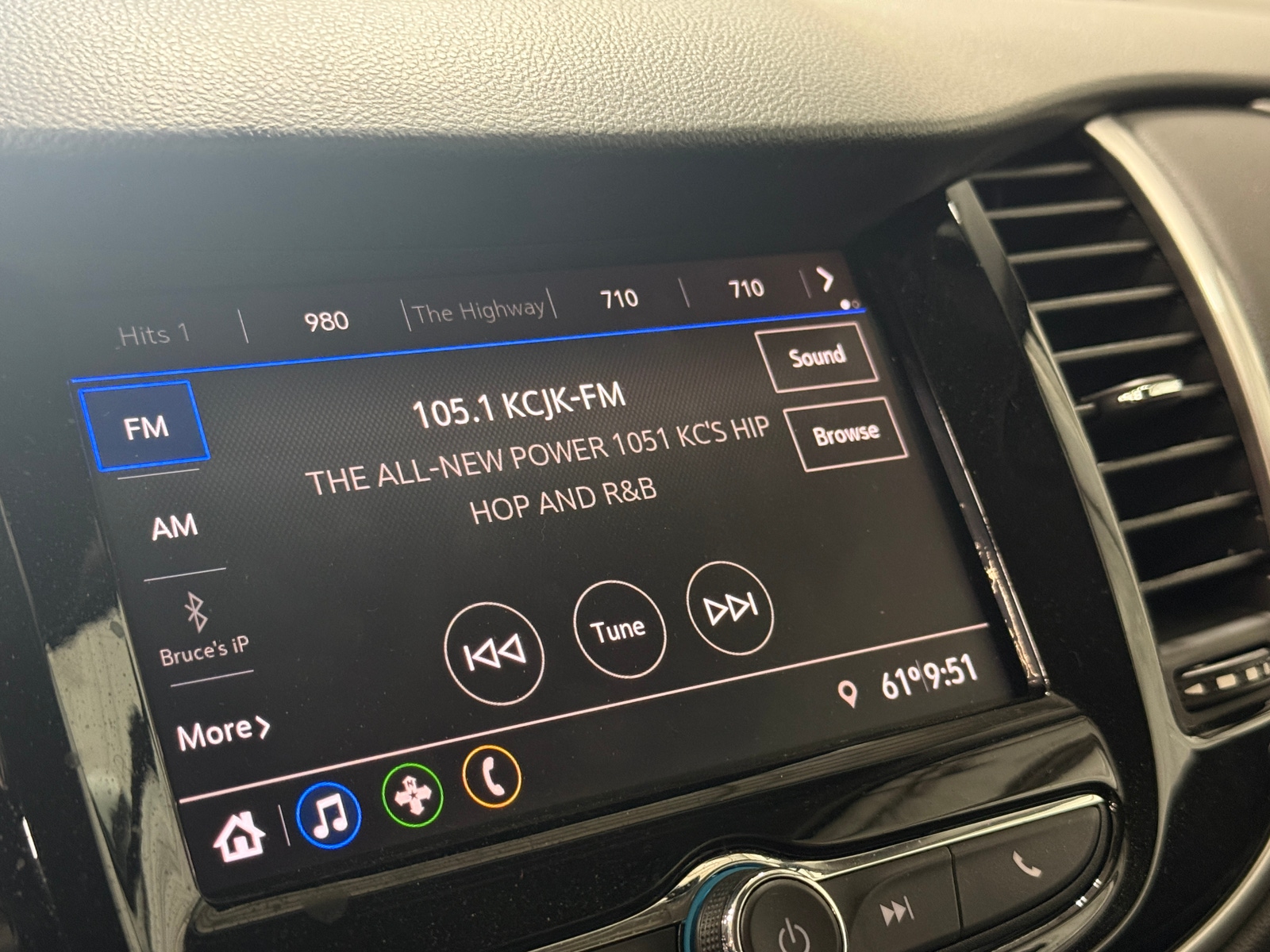 Thumbnail: 2021 Chevrolet Trax - 3
