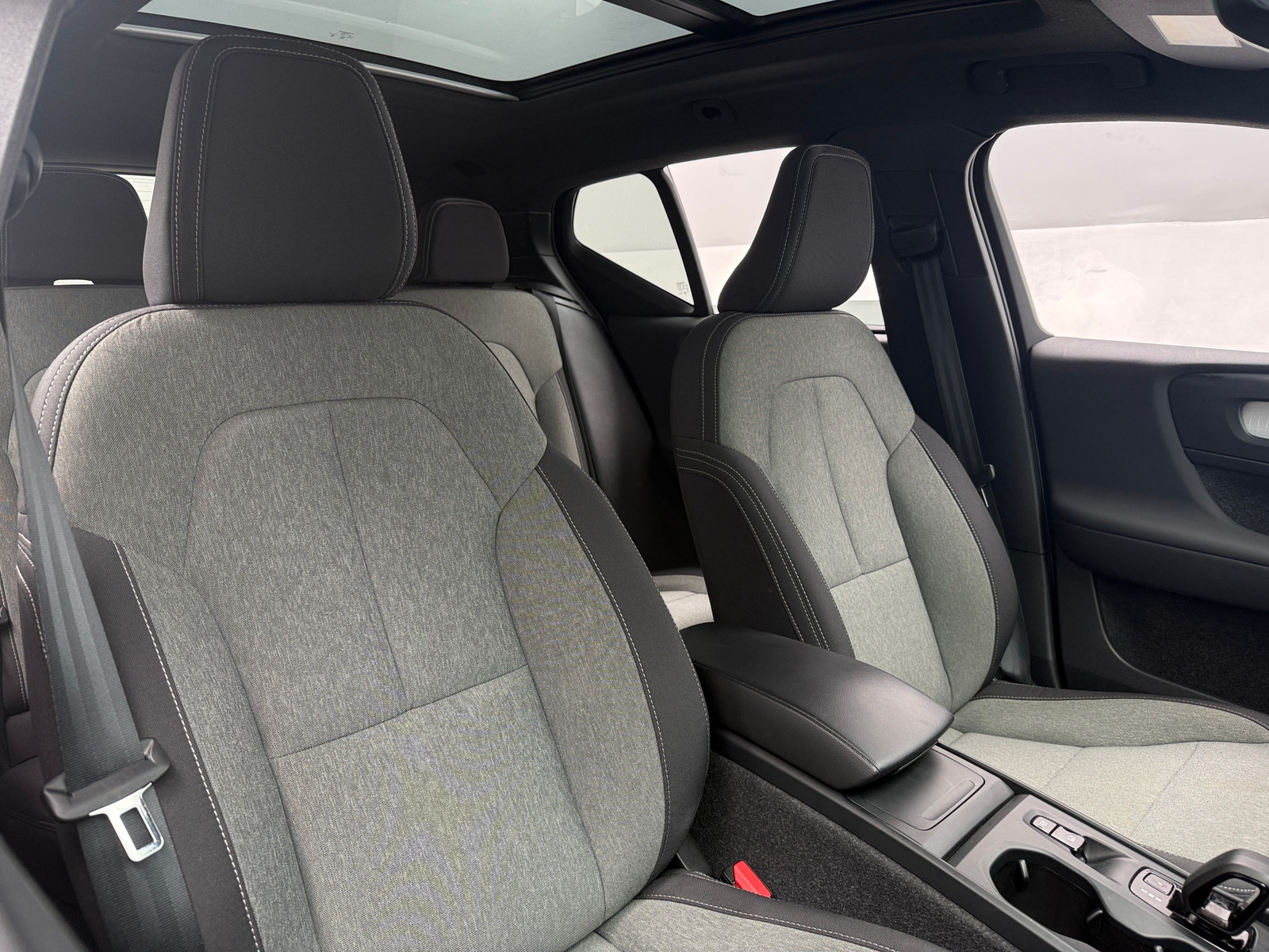 Thumbnail: 2024 Volvo XC40 - 2