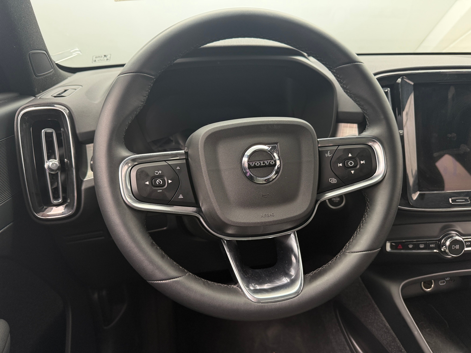 Thumbnail: 2024 Volvo XC40 - 5