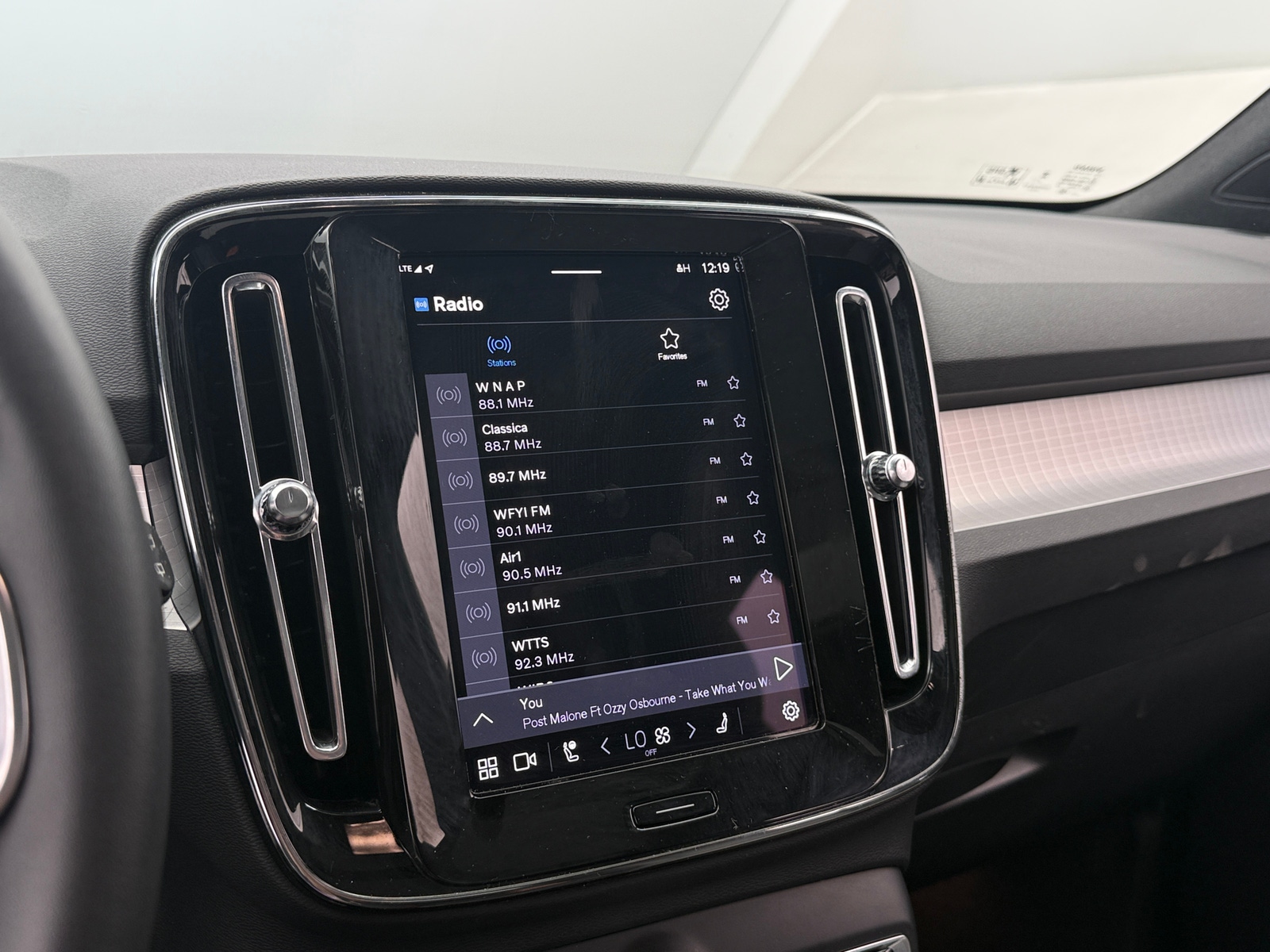 Thumbnail: 2024 Volvo XC40 - 4