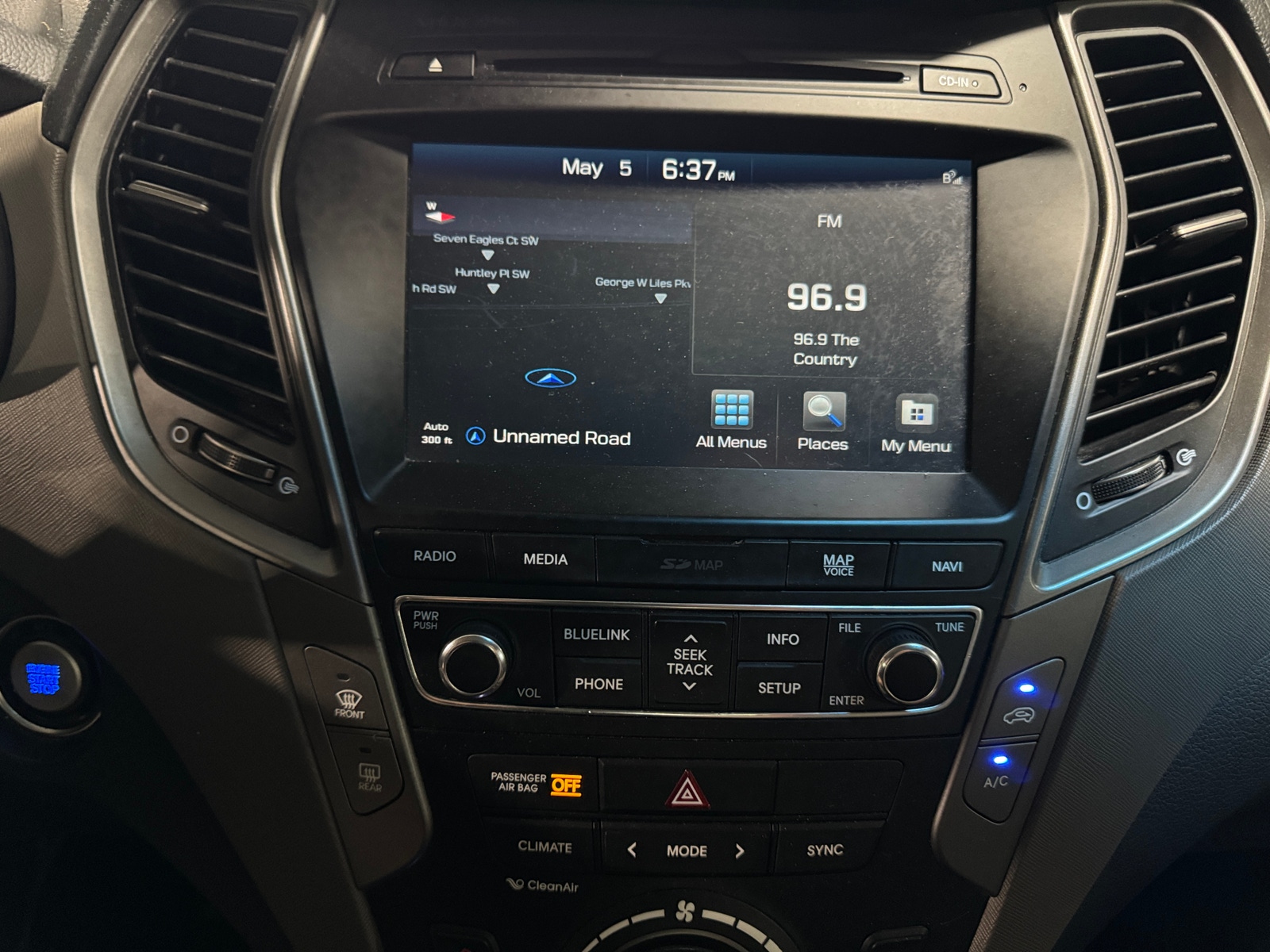 Thumbnail: 2017 Hyundai Santa Fe - 3