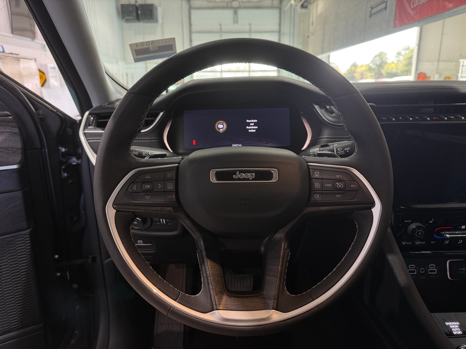 Thumbnail: 2023 Jeep Grand Cherokee L - 4