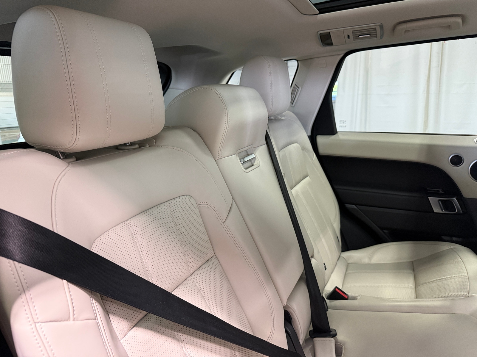 Thumbnail: 2022 Land Rover Range Rover Sport - 5