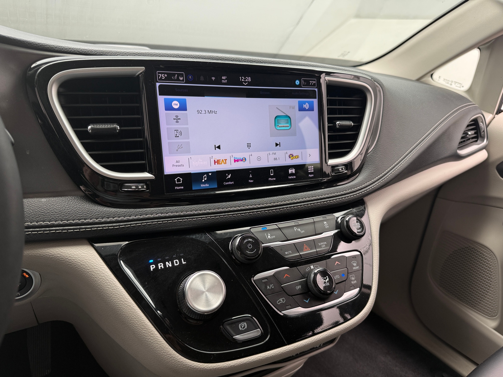 Thumbnail: 2024 Chrysler Pacifica - 3