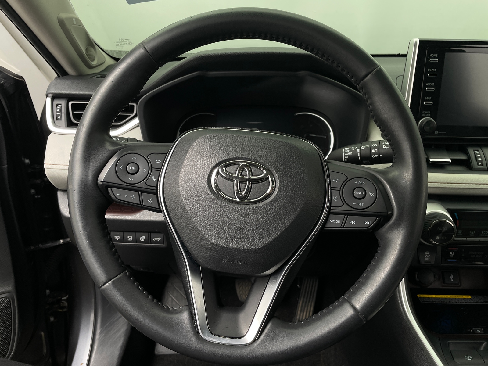 Thumbnail: 2020 Toyota RAV4 - 4