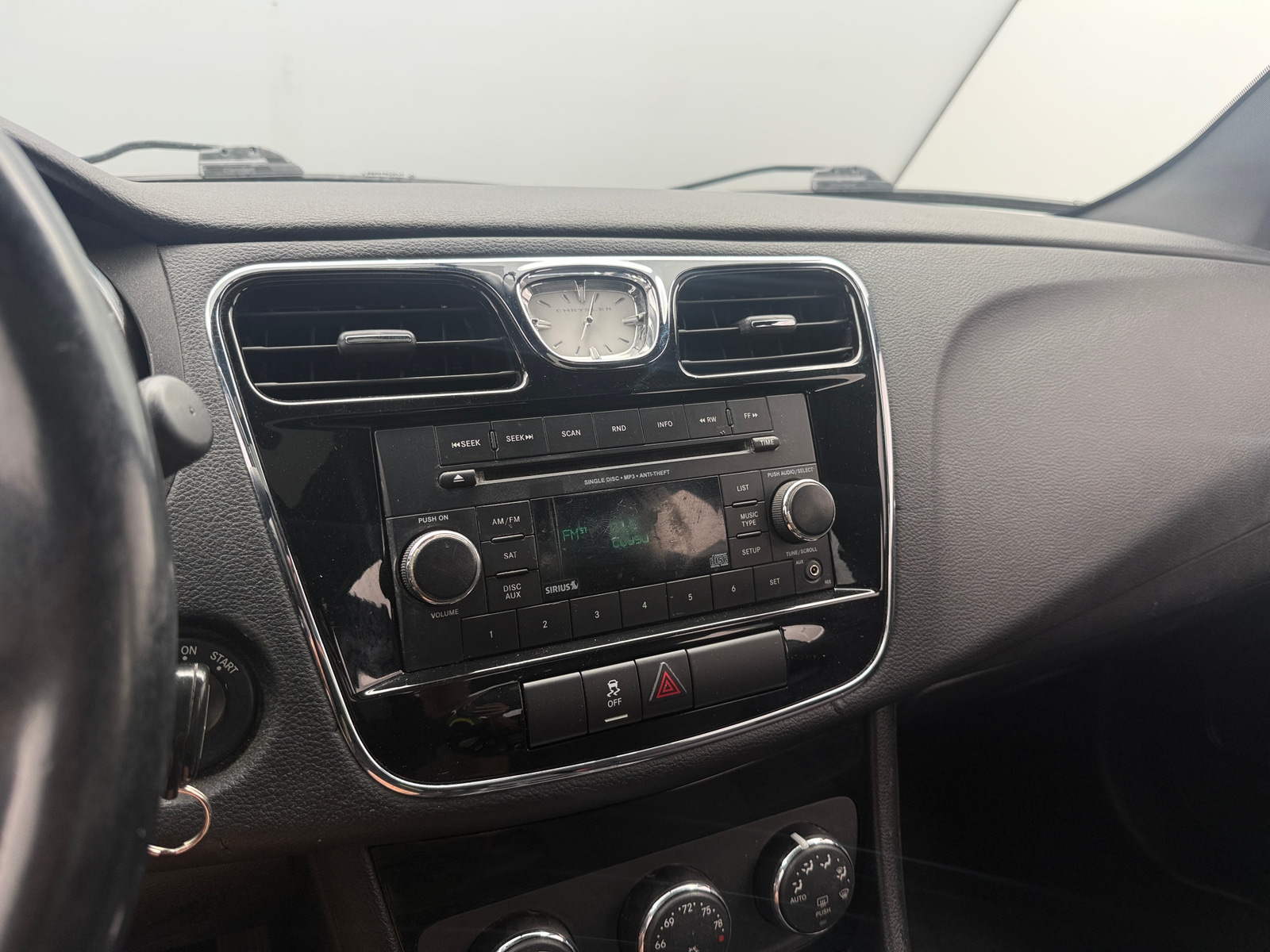 Thumbnail: 2013 Chrysler 200 - 4