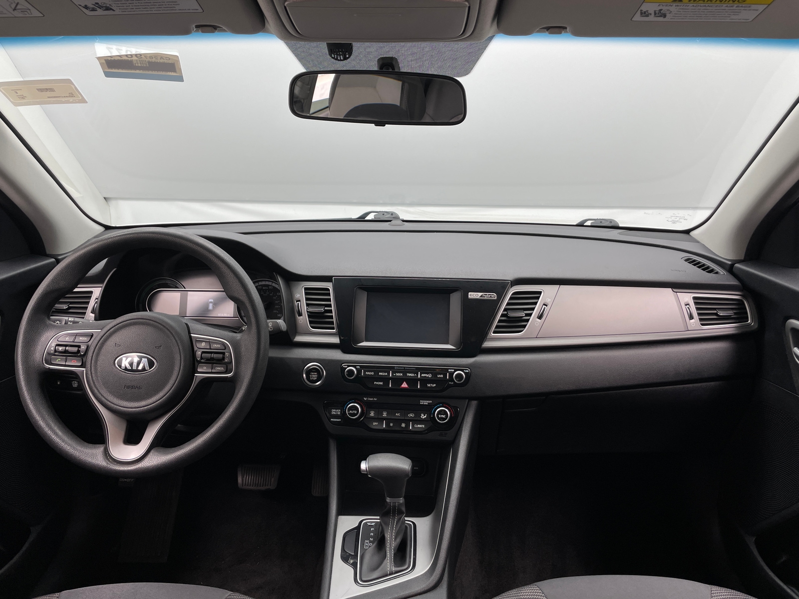Thumbnail: 2017 Kia Niro - 3