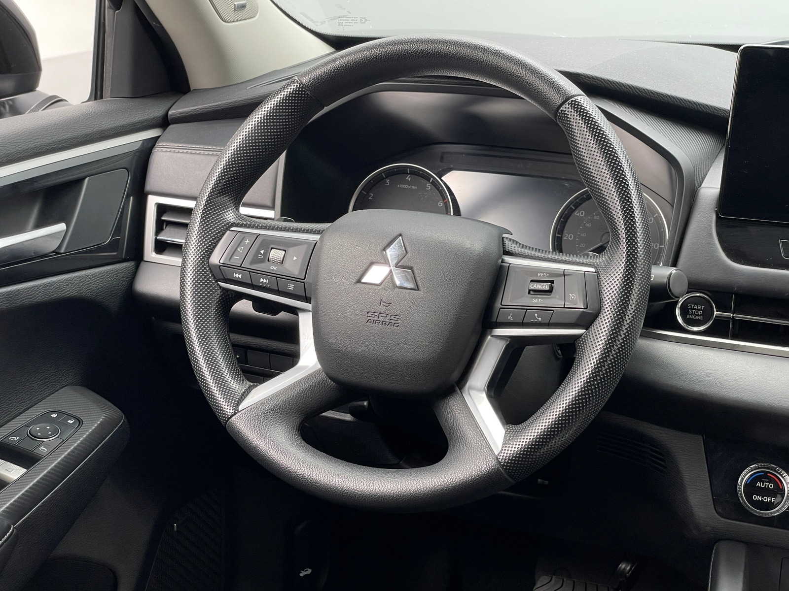 Thumbnail: 2025 Mitsubishi Outlander - 5