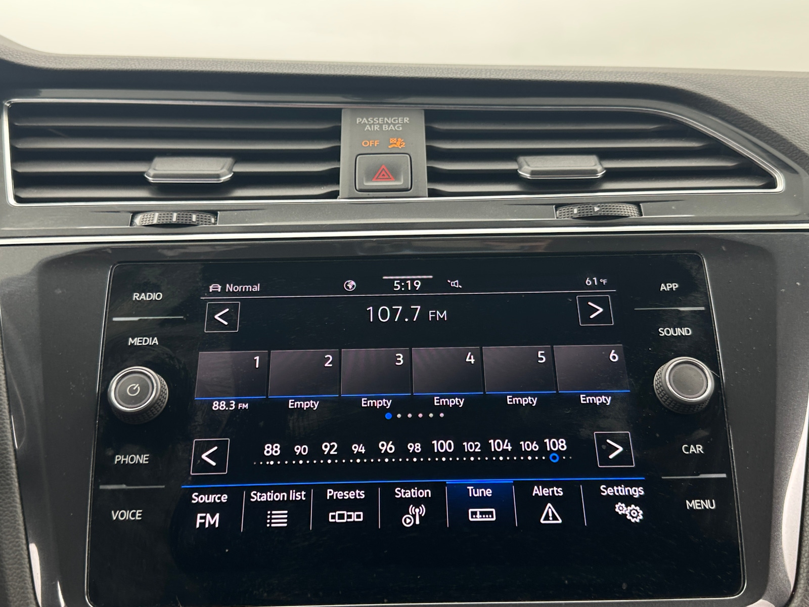 Thumbnail: 2021 Volkswagen Tiguan - 3