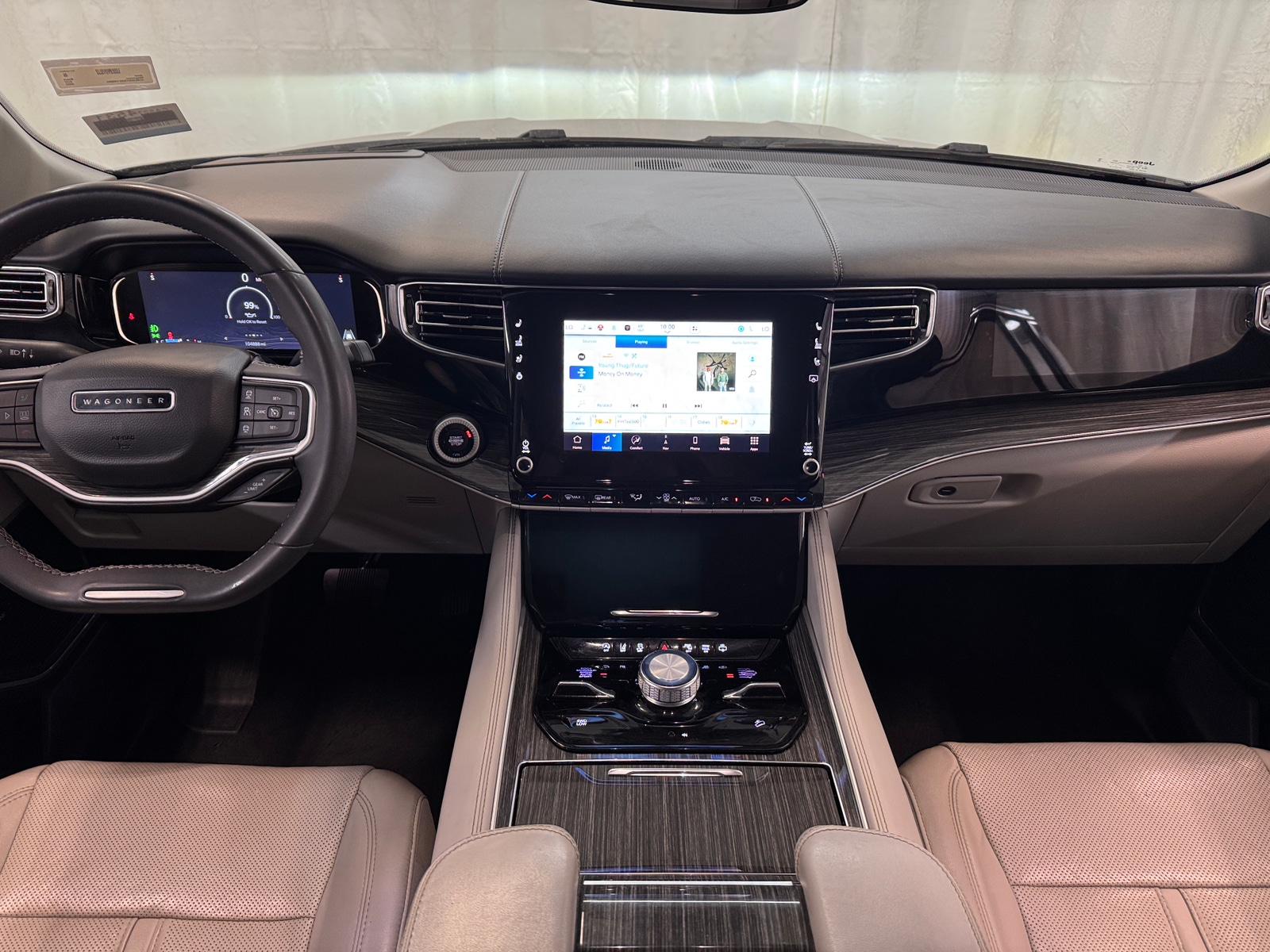 Thumbnail: 2022 Jeep Wagoneer - 2