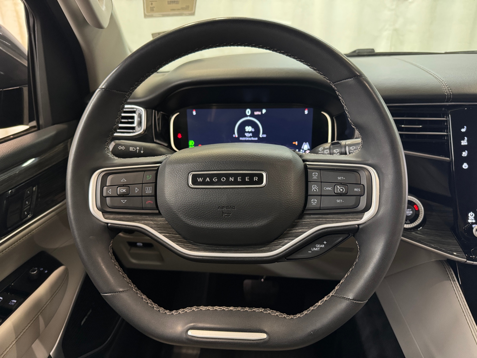 Thumbnail: 2022 Jeep Wagoneer - 4