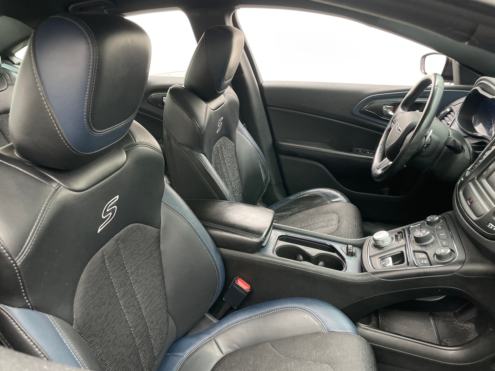 Thumbnail: 2015 Chrysler 200 - 2