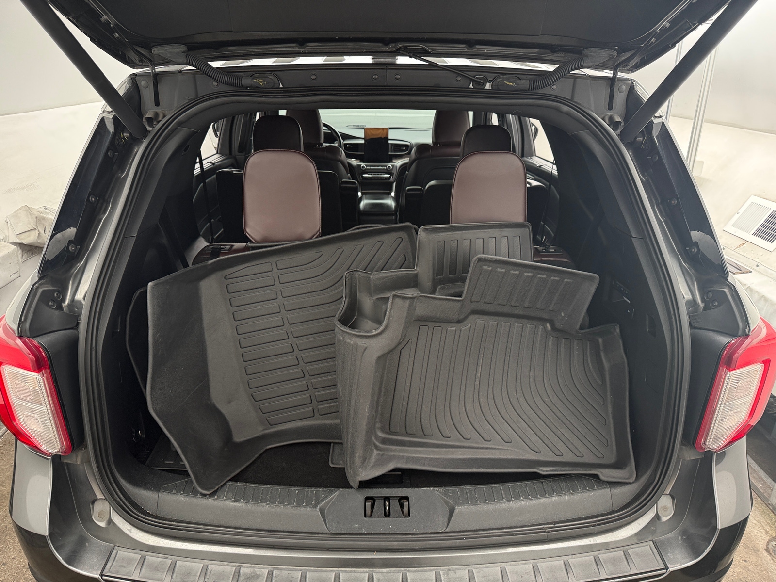 Thumbnail: 2020 Ford Explorer - 6