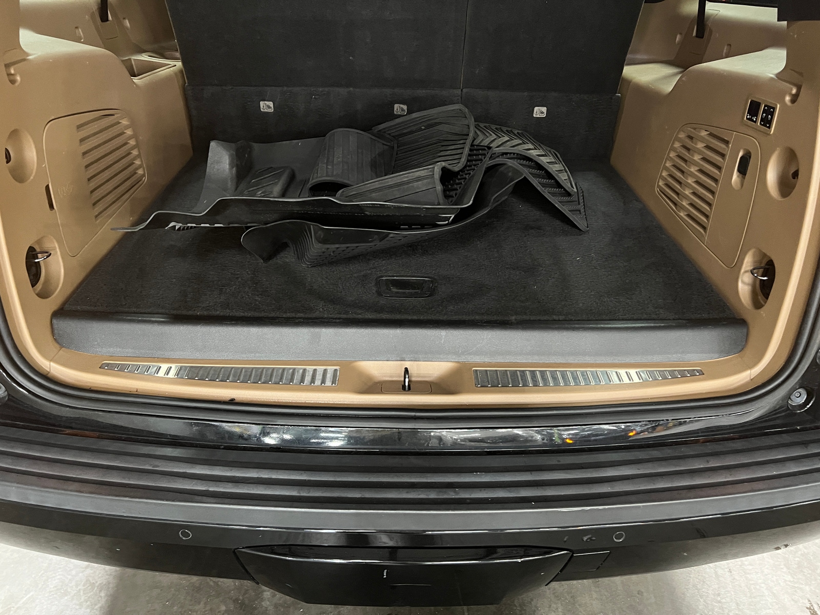Thumbnail: 2018 Cadillac Escalade - 6