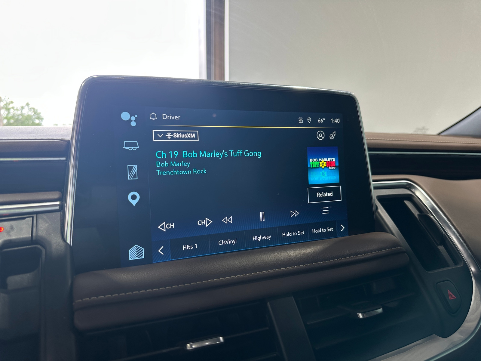 Thumbnail: 2022 Chevrolet Suburban - 3