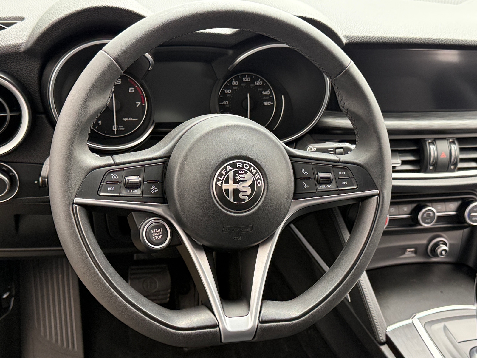 Thumbnail: 2018 Alfa Romeo Stelvio - 4